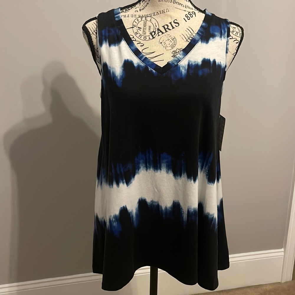 🦜LULAROE - Adorable Ladies Tie Dye Top.               Bag 59